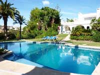 rental accommodation with tennis court