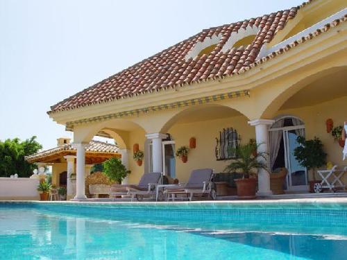 Luxury villa, sea view hetaed pool